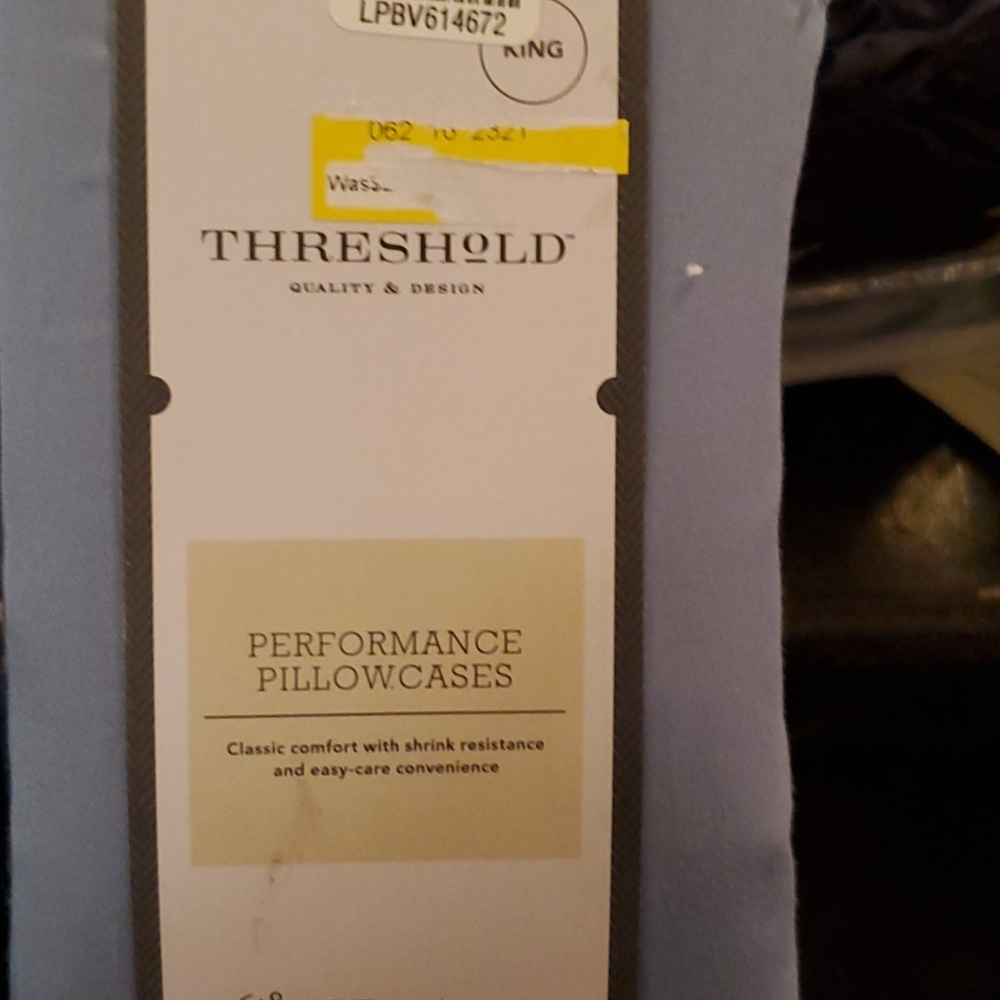 New in package.  Blue gray king size 400 thread co